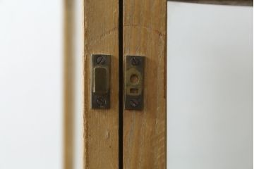 和製アンティーク　昭和中期　希少デザイン　可愛いろくろ挽きの脚が魅力の縦型ガラスケース(Gケース、ショーケース、ディスプレイケース、パンケース、コレクションケース、飾り棚、陳列棚、店舗什器)(R-083099)