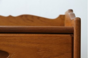 和製ビンテージ　北欧デザイン!!　チーク材　シンプルで小振りな五段引き出し　(R-083101)