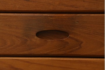 和製ビンテージ　北欧デザイン!!　チーク材　シンプルで小振りな五段引き出し　(R-083101)