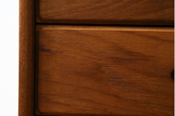 和製ビンテージ　北欧デザイン!!　チーク材　シンプルで小振りな五段引き出し　(R-083101)