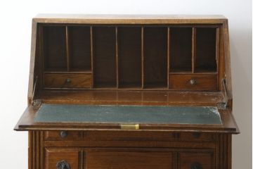 イギリスアンティーク　Harrop’s　Better Furniture　オーク材の質感を活かしたシンプルかつ直線的なフォルムが魅力のライティングビューロー(簿記机、ワークデスク、在宅用、在宅ワーク用、サイドチェスト、引き出し、英国)(R-083102)