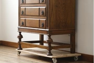 イギリスアンティーク　Harrop’s　Better Furniture　オーク材の質感を活かしたシンプルかつ直線的なフォルムが魅力のライティングビューロー(簿記机、ワークデスク、在宅用、在宅ワーク用、サイドチェスト、引き出し、英国)(R-083102)