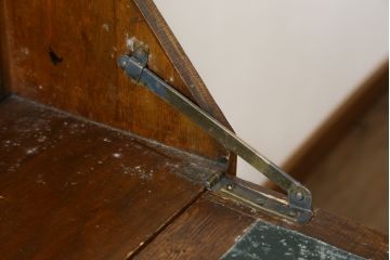 イギリスアンティーク　Harrop’s　Better Furniture　オーク材の質感を活かしたシンプルかつ直線的なフォルムが魅力のライティングビューロー(簿記机、ワークデスク、在宅用、在宅ワーク用、サイドチェスト、引き出し、英国)(R-083102)
