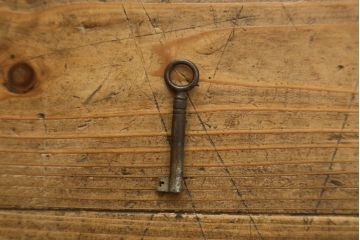 イギリスアンティーク　Harrop’s　Better Furniture　オーク材の質感を活かしたシンプルかつ直線的なフォルムが魅力のライティングビューロー(簿記机、ワークデスク、在宅用、在宅ワーク用、サイドチェスト、引き出し、英国)(R-083102)