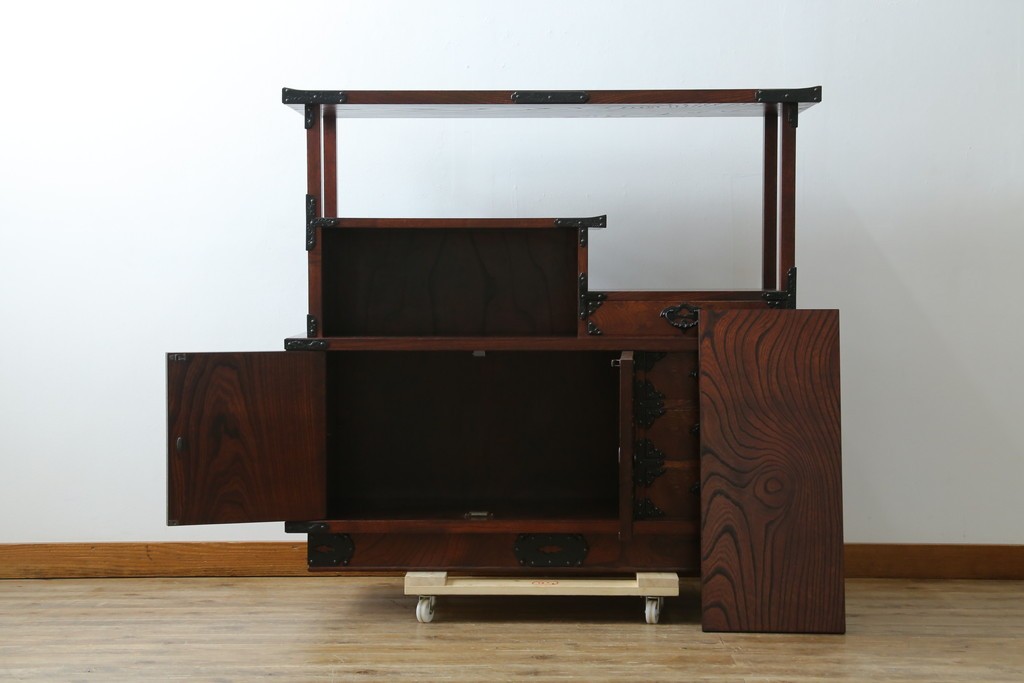 中古　美品!!　岩谷堂箪笥　桜木家具店製　緻密な意匠が魅力の飾り棚　(R-083103)