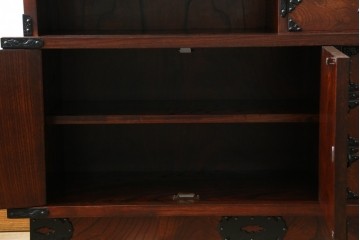 中古　美品!!　岩谷堂箪笥　桜木家具店製　緻密な意匠が魅力の飾り棚　(R-083103)