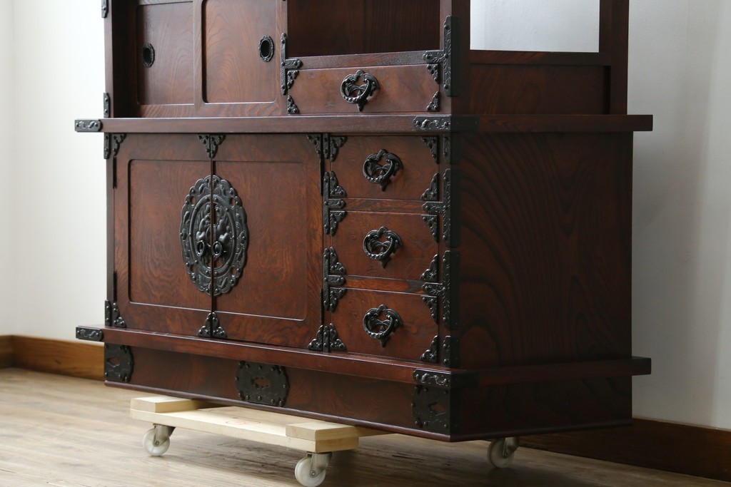 中古　美品!!　岩谷堂箪笥　桜木家具店製　緻密な意匠が魅力の飾り棚　(R-083103)