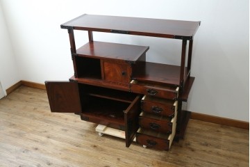 中古　美品!!　岩谷堂箪笥　桜木家具店製　緻密な意匠が魅力の飾り棚　(R-083103)