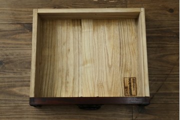 中古　美品!!　岩谷堂箪笥　桜木家具店製　緻密な意匠が魅力の飾り棚　(R-083103)