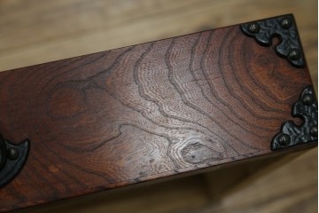 中古　美品!!　岩谷堂箪笥　桜木家具店製　緻密な意匠が魅力の飾り棚　(R-083103)