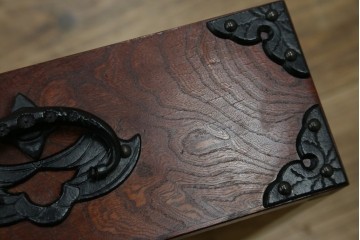 中古　美品!!　岩谷堂箪笥　桜木家具店製　緻密な意匠が魅力の飾り棚　(R-083103)