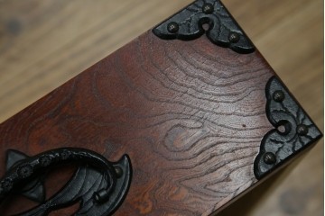 中古　美品!!　岩谷堂箪笥　桜木家具店製　緻密な意匠が魅力の飾り棚　(R-083103)