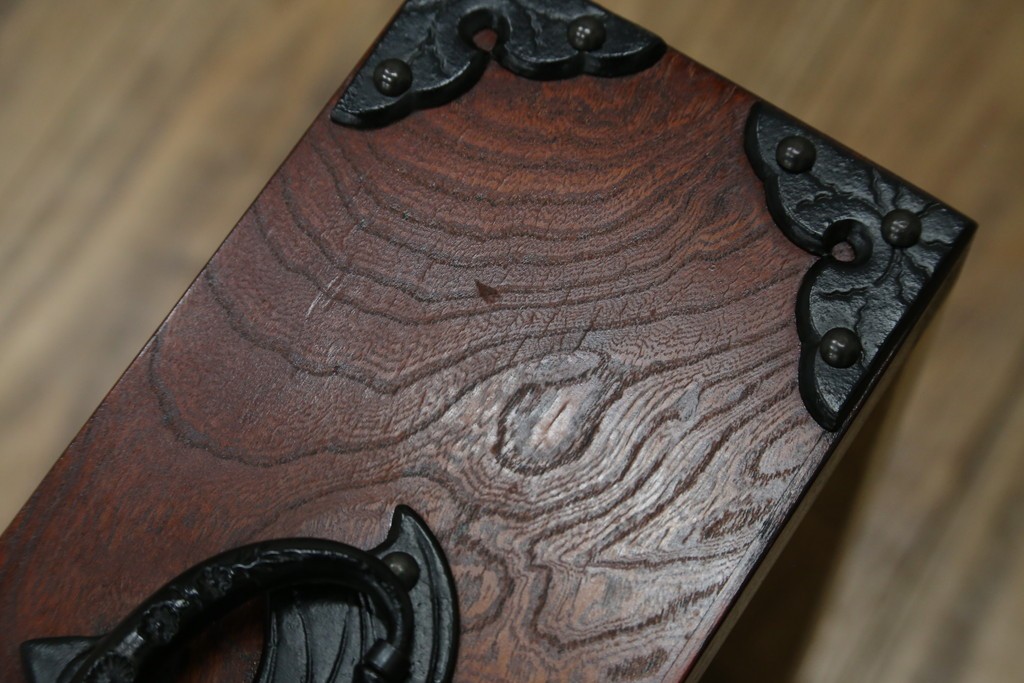 中古　美品!!　岩谷堂箪笥　桜木家具店製　緻密な意匠が魅力の飾り棚　(R-083103)