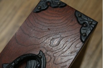 中古　美品!!　岩谷堂箪笥　桜木家具店製　緻密な意匠が魅力の飾り棚　(R-083103)