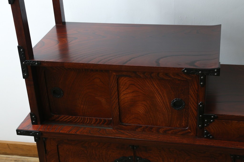 中古　美品!!　岩谷堂箪笥　桜木家具店製　緻密な意匠が魅力の飾り棚　(R-083103)