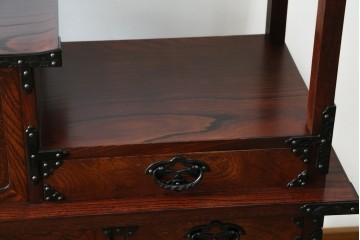 中古　美品!!　岩谷堂箪笥　桜木家具店製　緻密な意匠が魅力の飾り棚　(R-083103)