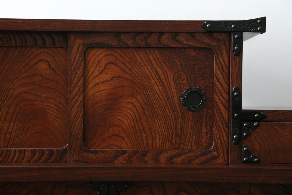 中古　美品!!　岩谷堂箪笥　桜木家具店製　緻密な意匠が魅力の飾り棚　(R-083103)