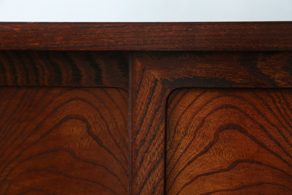 中古　美品!!　岩谷堂箪笥　桜木家具店製　緻密な意匠が魅力の飾り棚　(R-083103)