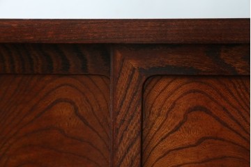 中古　美品!!　岩谷堂箪笥　桜木家具店製　緻密な意匠が魅力の飾り棚　(R-083103)