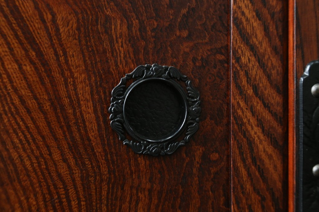 中古　美品!!　岩谷堂箪笥　桜木家具店製　緻密な意匠が魅力の飾り棚　(R-083103)