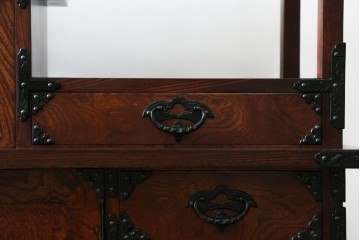 中古　美品!!　岩谷堂箪笥　桜木家具店製　緻密な意匠が魅力の飾り棚　(R-083103)