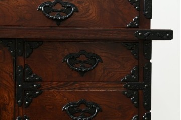 中古　美品!!　岩谷堂箪笥　桜木家具店製　緻密な意匠が魅力の飾り棚　(R-083103)