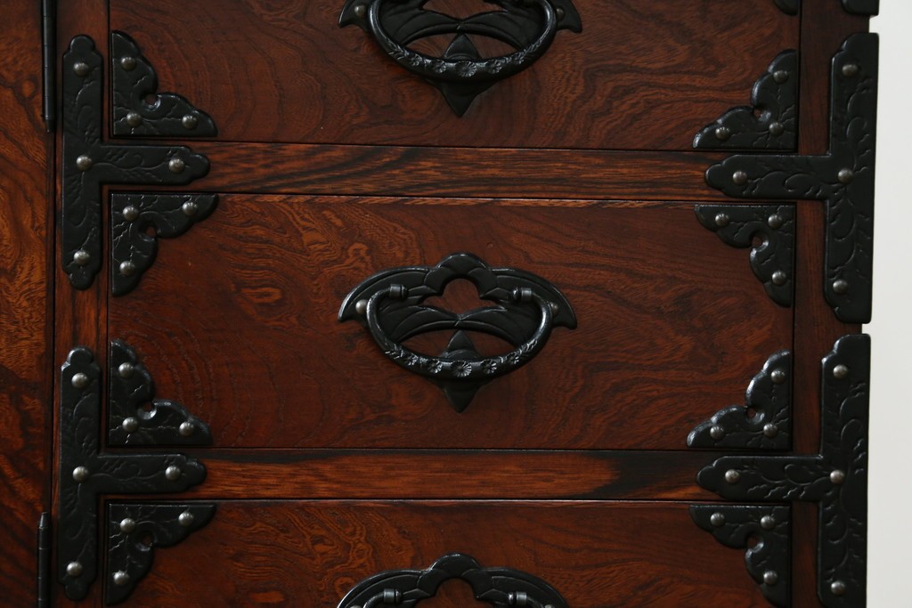 中古　美品!!　岩谷堂箪笥　桜木家具店製　緻密な意匠が魅力の飾り棚　(R-083103)