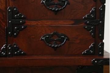 中古　美品!!　岩谷堂箪笥　桜木家具店製　緻密な意匠が魅力の飾り棚　(R-083103)