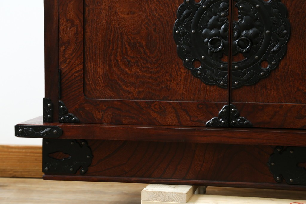 中古　美品!!　岩谷堂箪笥　桜木家具店製　緻密な意匠が魅力の飾り棚　(R-083103)