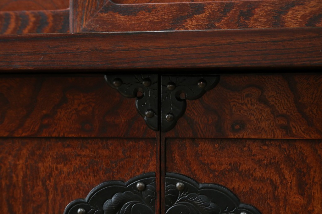 中古　美品!!　岩谷堂箪笥　桜木家具店製　緻密な意匠が魅力の飾り棚　(R-083103)