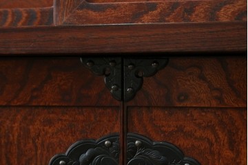 中古　美品!!　岩谷堂箪笥　桜木家具店製　緻密な意匠が魅力の飾り棚　(R-083103)