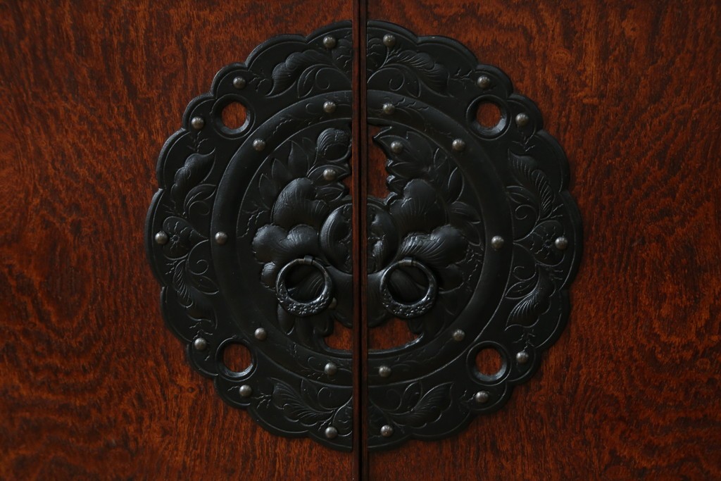 中古　美品!!　岩谷堂箪笥　桜木家具店製　緻密な意匠が魅力の飾り棚　(R-083103)