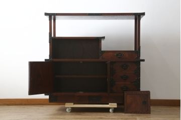 中古　美品!!　岩谷堂箪笥　桜木家具店製　緻密な意匠が魅力の飾り棚(茶棚、茶箪笥、収納棚、飾り棚、戸棚、サイドボード)(R-083103)
