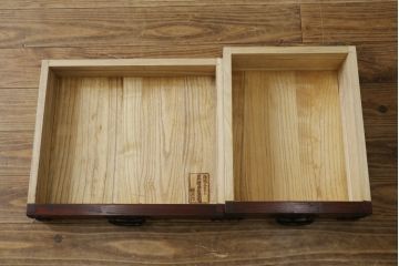 中古　美品!!　岩谷堂箪笥　桜木家具店製　緻密な意匠が魅力の飾り棚(茶棚、茶箪笥、収納棚、飾り棚、戸棚、サイドボード)(R-083103)