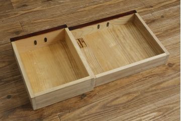 中古　美品!!　岩谷堂箪笥　桜木家具店製　緻密な意匠が魅力の飾り棚(茶棚、茶箪笥、収納棚、飾り棚、戸棚、サイドボード)(R-083103)