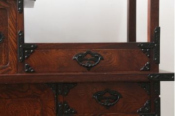 中古　美品!!　岩谷堂箪笥　桜木家具店製　緻密な意匠が魅力の飾り棚(茶棚、茶箪笥、収納棚、飾り棚、戸棚、サイドボード)(R-083103)