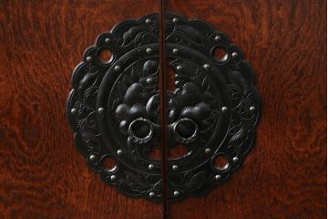 中古　美品!!　岩谷堂箪笥　桜木家具店製　緻密な意匠が魅力の飾り棚(茶棚、茶箪笥、収納棚、飾り棚、戸棚、サイドボード)(R-083103)