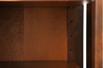 中古　美品　北海道民芸家具　二面ガラスの小振りなサイドキャビネット(コーナーキャビネット、収納棚、戸棚)(R-083104)
