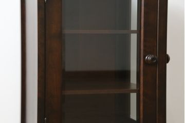 中古　美品　北海道民芸家具　二面ガラスの小振りなサイドキャビネット(コーナーキャビネット、収納棚、戸棚)(R-083104)
