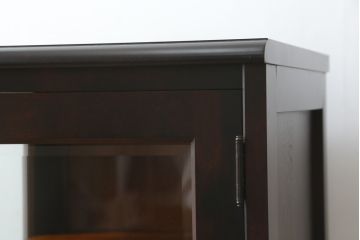 中古　美品　北海道民芸家具　二面ガラスの小振りなサイドキャビネット(コーナーキャビネット、収納棚、戸棚)(R-083104)
