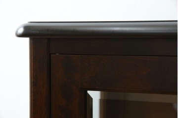 中古　美品　北海道民芸家具　二面ガラスの小振りなサイドキャビネット(コーナーキャビネット、収納棚、戸棚)(R-083104)