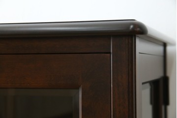 中古　美品　北海道民芸家具　二面ガラスの小振りなサイドキャビネット(コーナーキャビネット、収納棚、戸棚)(R-083104)