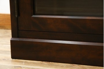 中古　美品　北海道民芸家具　二面ガラスの小振りなサイドキャビネット(コーナーキャビネット、収納棚、戸棚)(R-083104)