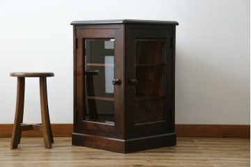 中古　美品　北海道民芸家具　二面ガラスの小振りなサイドキャビネット(コーナーキャビネット、収納棚、戸棚)(R-083104)