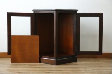 中古　美品　北海道民芸家具　二面ガラスの小振りなサイドキャビネット(コーナーキャビネット、収納棚、戸棚)(R-083104)