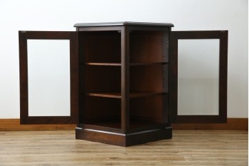 中古　美品　北海道民芸家具　二面ガラスの小振りなサイドキャビネット(コーナーキャビネット、収納棚、戸棚)(R-083104)