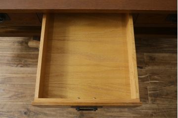 中古　ブランド家具　希少な廃番品　Shin-Lee(シンリー)　引き出し付きがいいね!!上質な作りのローテーブル(センターテーブル、リビングテーブル、座卓)(R-083105)