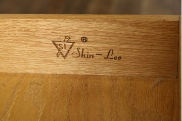 中古　ブランド家具　希少な廃番品　Shin-Lee(シンリー)　引き出し付きがいいね!!上質な作りのローテーブル(センターテーブル、リビングテーブル、座卓)(R-083105)