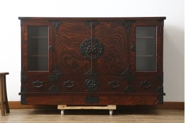 中古　美品!!　岩谷堂箪笥　上品なデザインの黒金具が美しいサイドボード(サイドキャビネット、リビングボード、テレビ台、テレビボード、収納棚、飾り棚、戸棚、ヴィンテージ、民芸家具)(R-083106)