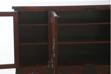 中古　美品!!　岩谷堂箪笥　上品なデザインの黒金具が美しいサイドボード(サイドキャビネット、リビングボード、テレビ台、テレビボード、収納棚、飾り棚、戸棚、ヴィンテージ、民芸家具)(R-083106)
